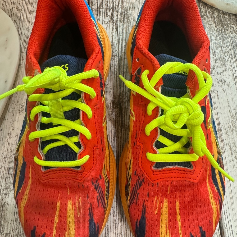 Asiscs tennis shoes, US 5, 23.5cm